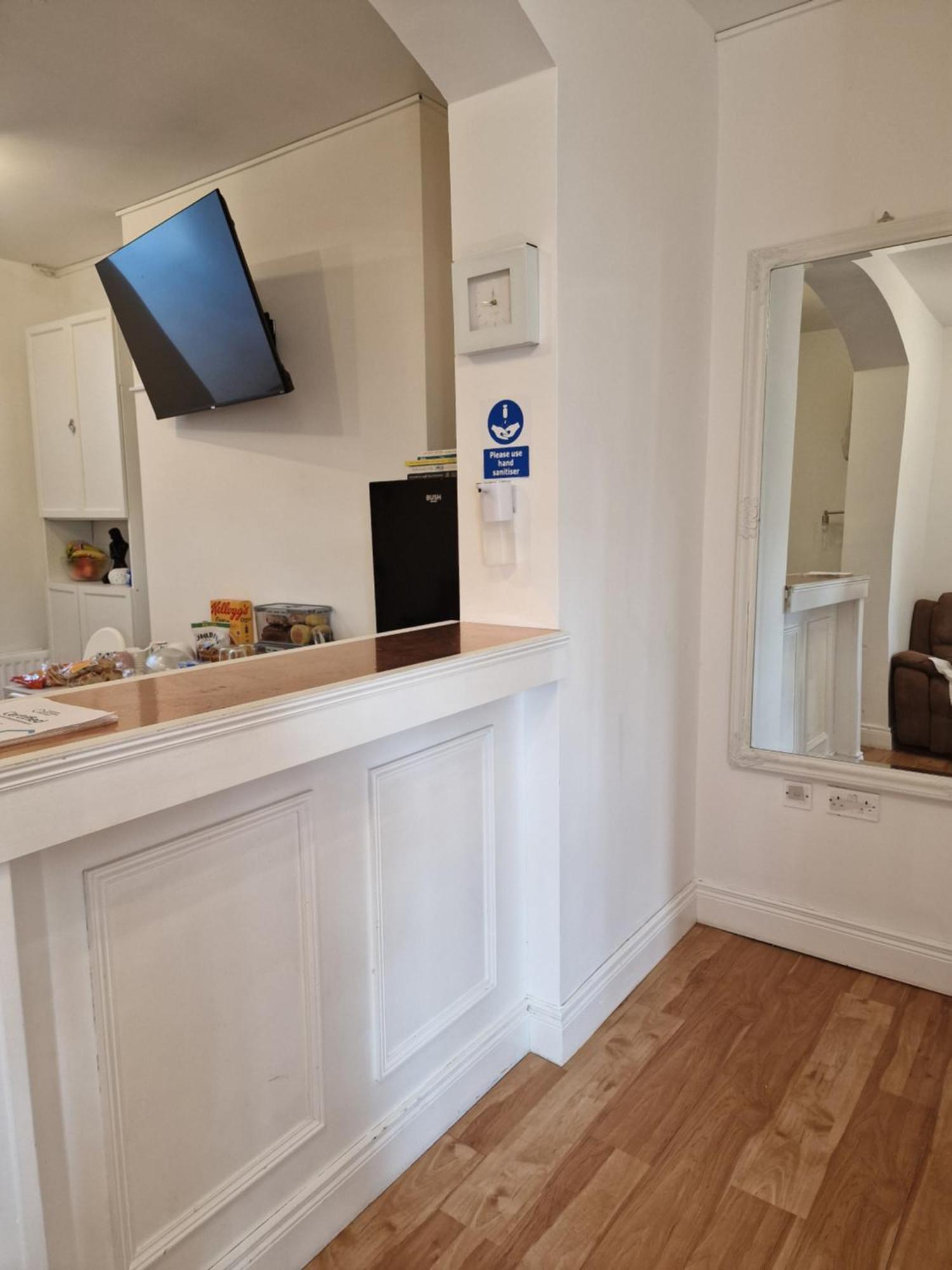 Aunty Katie'S House, Ni Tourist Board Certified & Located On The Main Oldpark Road To Belfast, With Free Continental Breakfast & Free Ultra Fast Sky Internet, Free Sky Sports & Free Sky Cinema, Self-Check In After 10Pm Gmtホステル エクステリア 写真