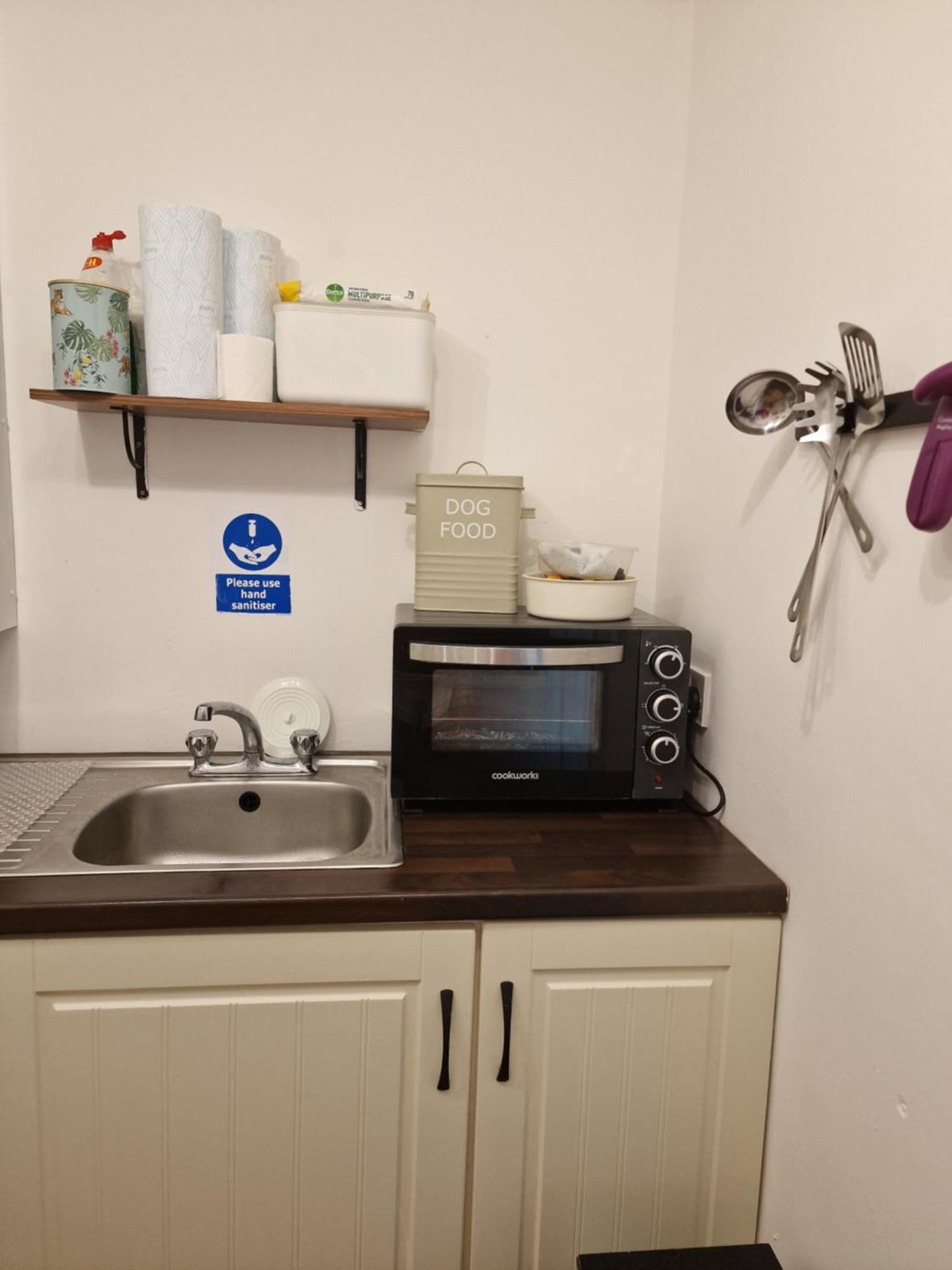 Aunty Katie'S House, Ni Tourist Board Certified & Located On The Main Oldpark Road To Belfast, With Free Continental Breakfast & Free Ultra Fast Sky Internet, Free Sky Sports & Free Sky Cinema, Self-Check In After 10Pm Gmtホステル エクステリア 写真