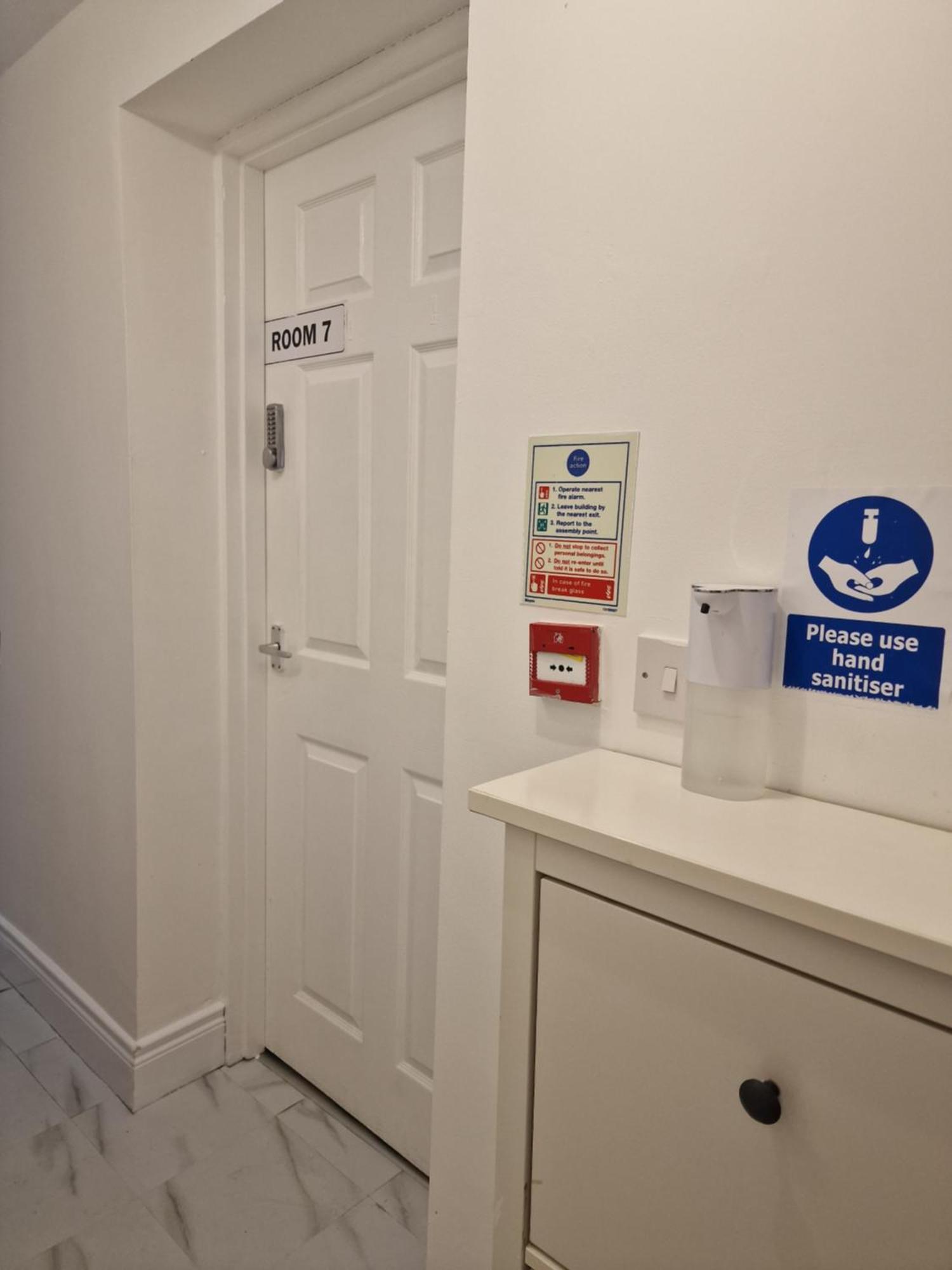 Aunty Katie'S House, Ni Tourist Board Certified & Located On The Main Oldpark Road To Belfast, With Free Continental Breakfast & Free Ultra Fast Sky Internet, Free Sky Sports & Free Sky Cinema, Self-Check In After 10Pm Gmtホステル エクステリア 写真