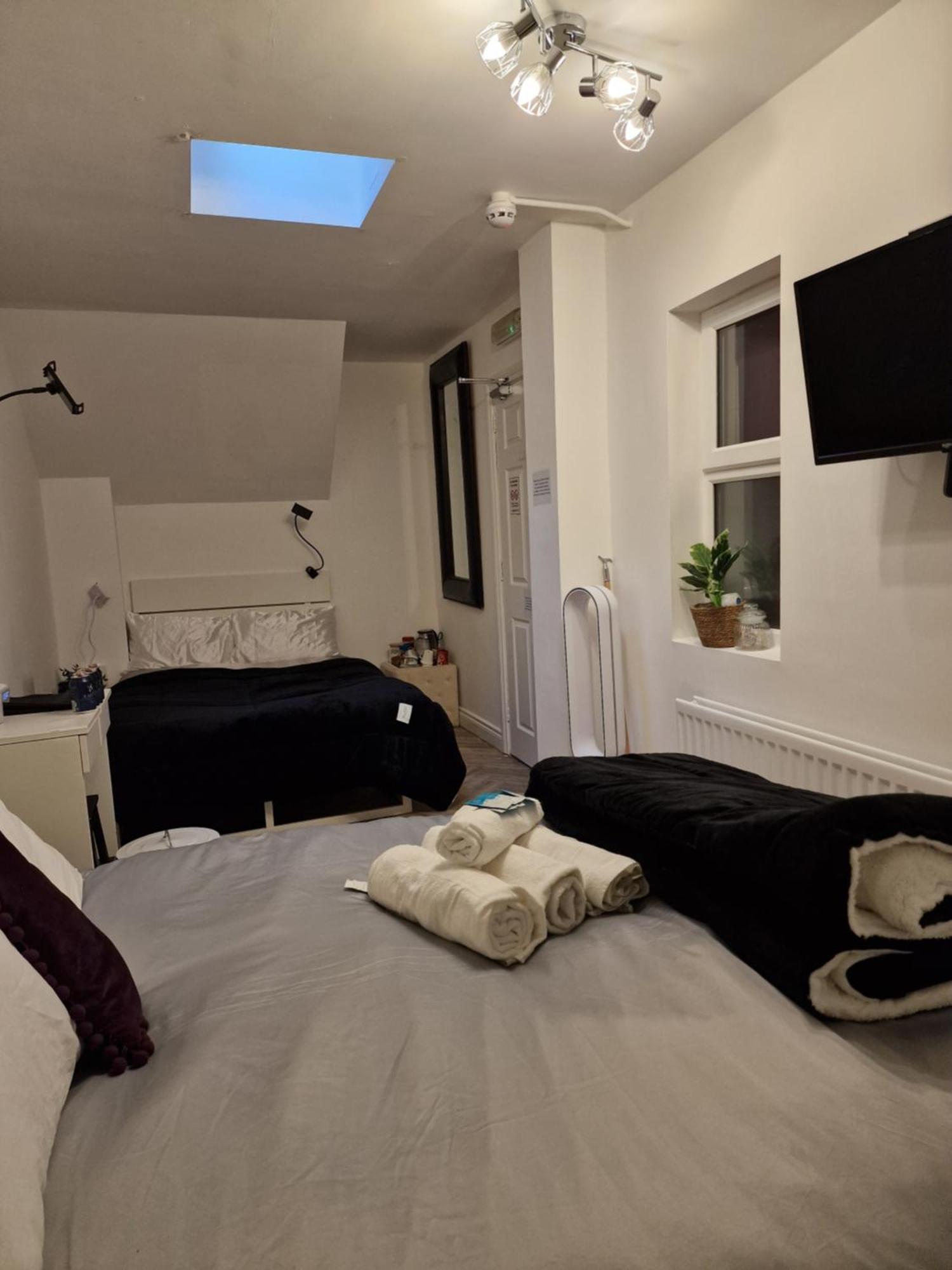 Aunty Katie'S House, Ni Tourist Board Certified & Located On The Main Oldpark Road To Belfast, With Free Continental Breakfast & Free Ultra Fast Sky Internet, Free Sky Sports & Free Sky Cinema, Self-Check In After 10Pm Gmtホステル エクステリア 写真